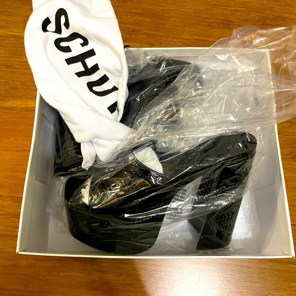 SCHUTZ HEELS NEVER WORN